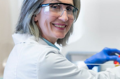 Posílení integrace průmyslu, akademické obce a výzkumu, Shanghai Dengsheng Instrument společně vybudoval novou základnu výzkumu a vývoje s mnoha špičkovými institucemi.